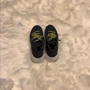 Grey sneakers with green/black stripes